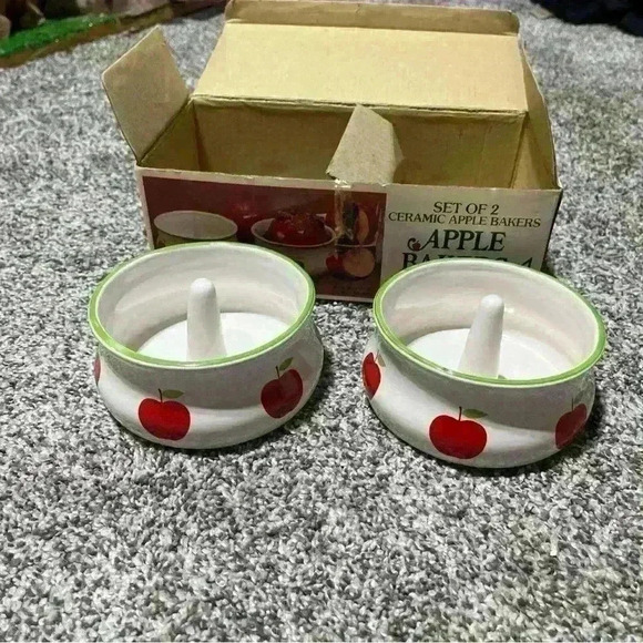 Set of 2 Westwood Ceramic Apple Bakers Baking Dishes White with Red Apples - Picture 1 of 11